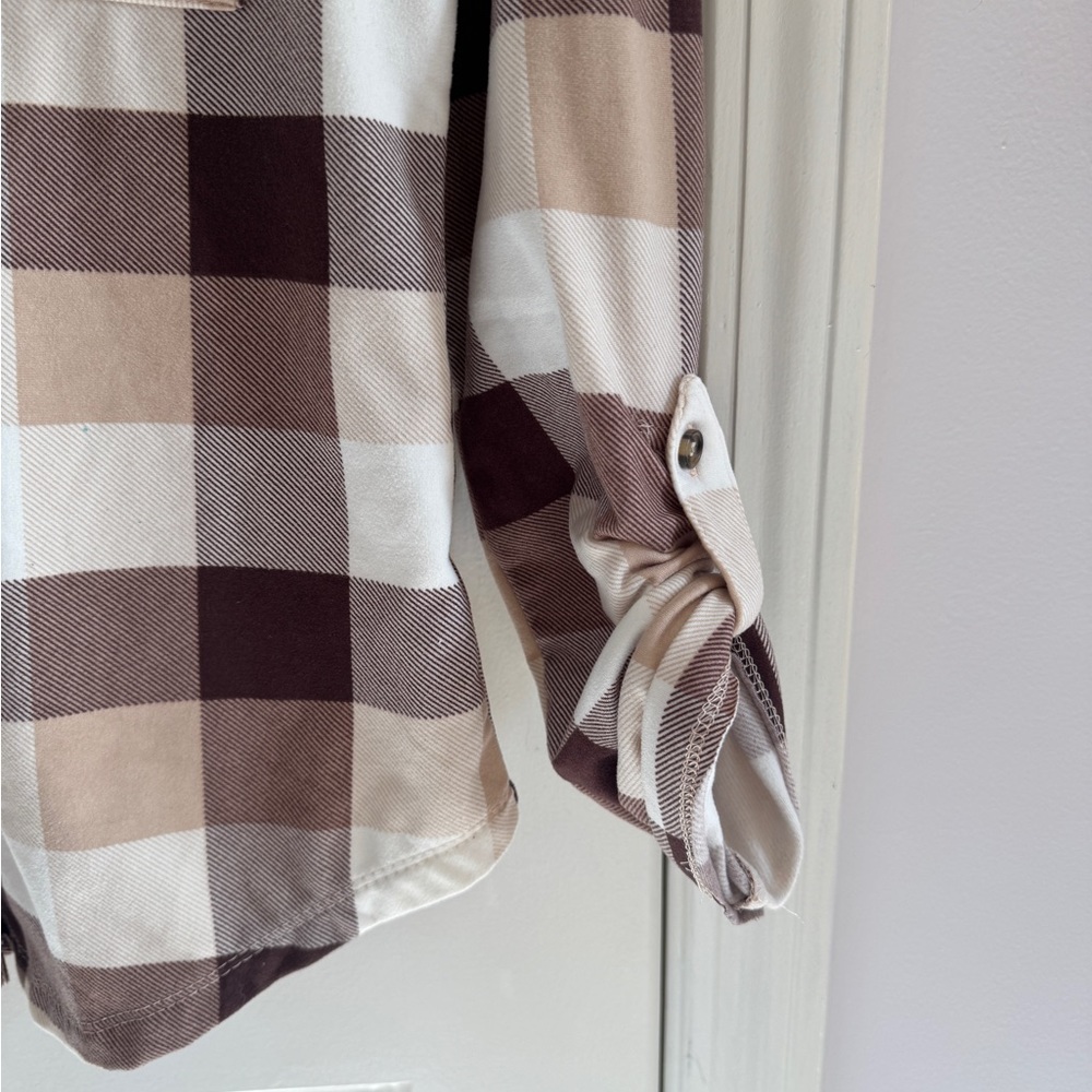Women’s Small Plaid Button Down‎ - Picture 3 of 6